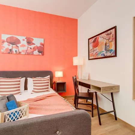 Quaint Red Velvet Appartement Praag