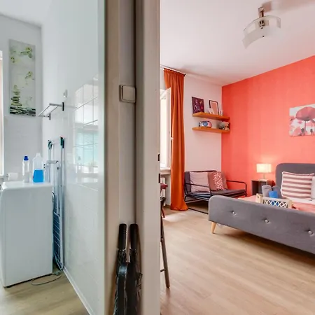 Quaint Red Velvet Appartement *